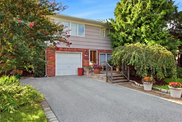 2554 Linden LN, Merrick, NY 11566