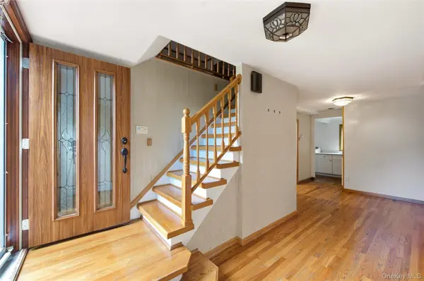 2554 Linden LN, Merrick, NY 11566