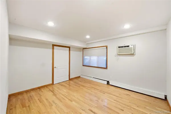 2554 Linden LN, Merrick, NY 11566