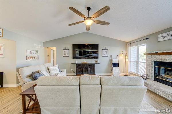 415 Lantana LN, St Peters, MO 63376