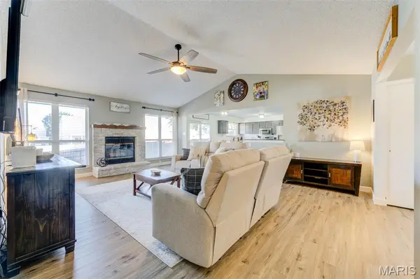 415 Lantana LN, St Peters, MO 63376