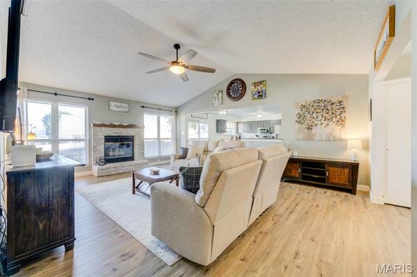 415 Lantana LN, St Peters, MO 63376