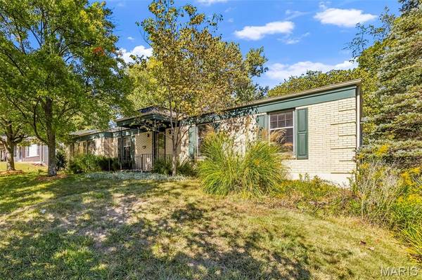 1766 Seven Pines DR, St Louis, MO 63146