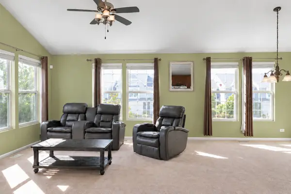 250 Devoe DR, Oswego, IL 60543
