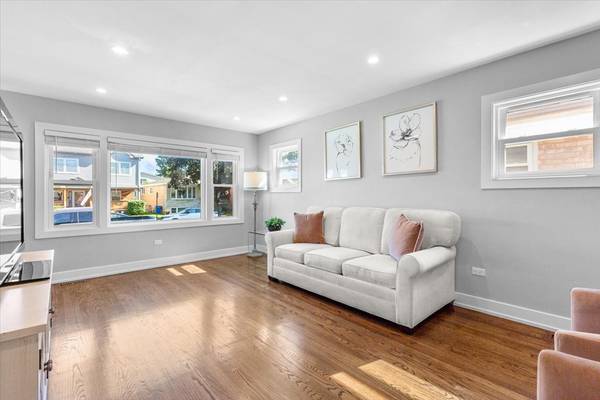 3232 N Oleander AVE, Chicago, IL 60634