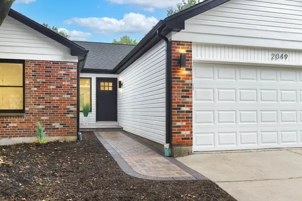 2049 Dorval DR, Naperville, IL 60565