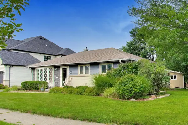 466 N Ridgeland AVE, Elmhurst, IL 60126