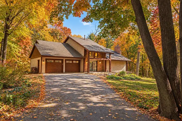 606 Carver Beach RD, Chanhassen, MN 55317