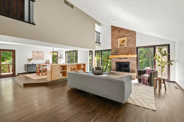606 Carver Beach RD, Chanhassen, MN 55317