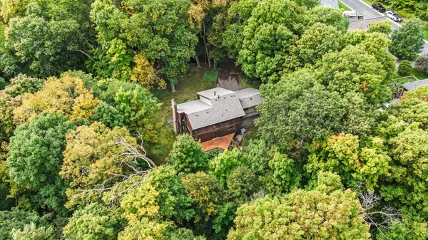 606 Carver Beach RD, Chanhassen, MN 55317