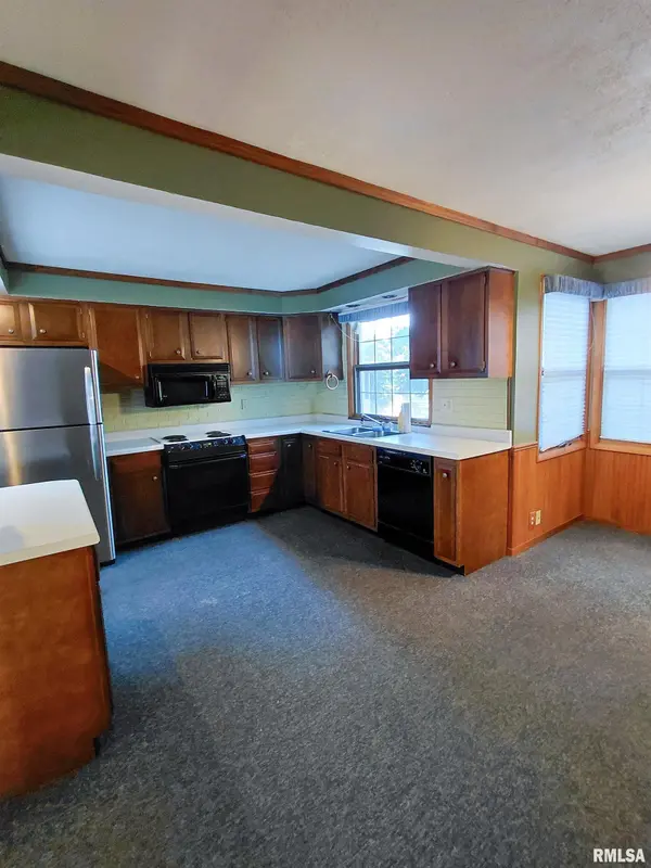102 E HIGH ST, London Mills, IL 61544