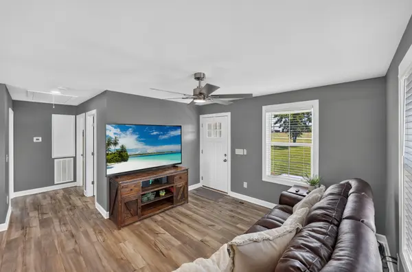 305 James Whitefield Rd, Bethpage, TN 37022