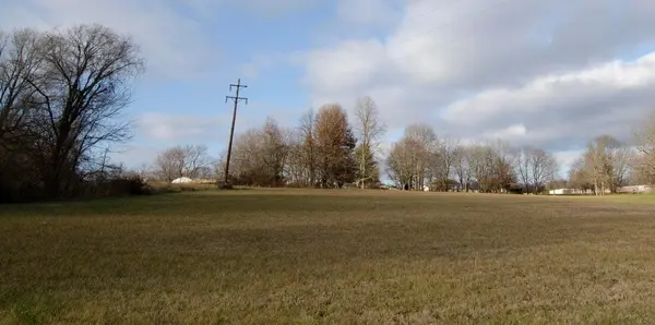 5218 W Farm Road 156, Springfield, MO 65802