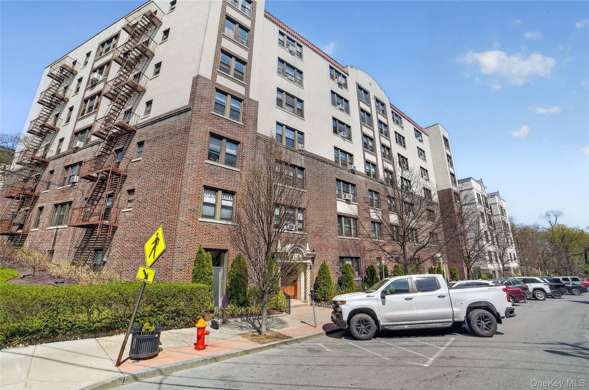 42 Pondfield RD #4 F, Bronxville, NY 10708