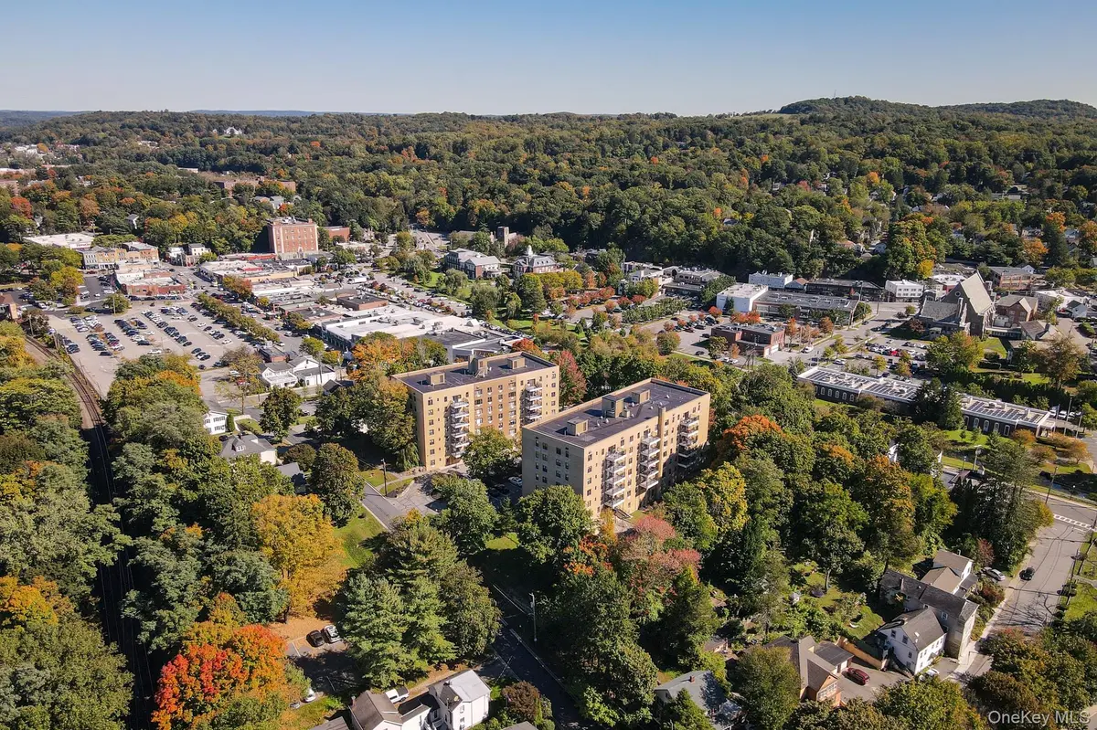 25 Stewart PL #418, Mount Kisco, NY 10549