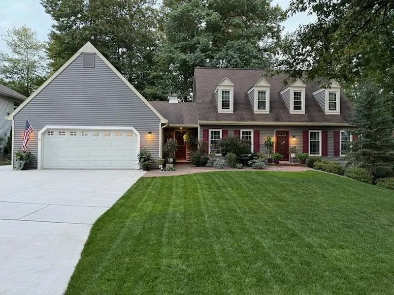2075 SANDALWOOD CT, Green Bay, WI 54304-1947