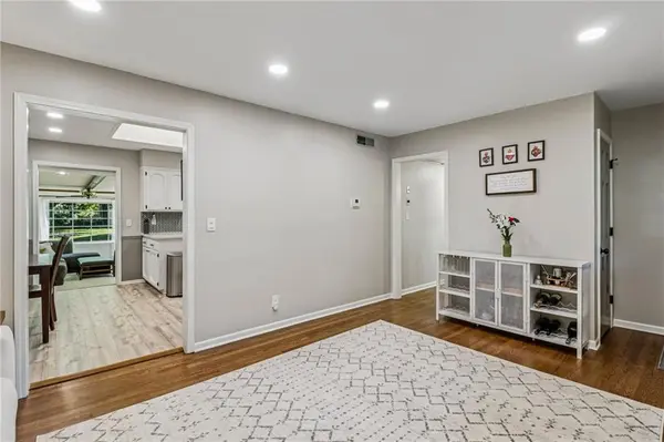 6615 Switzer LN, Shawnee, KS 66203