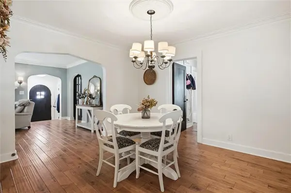 6832 Metcalf AVE, Overland Park, KS 66204