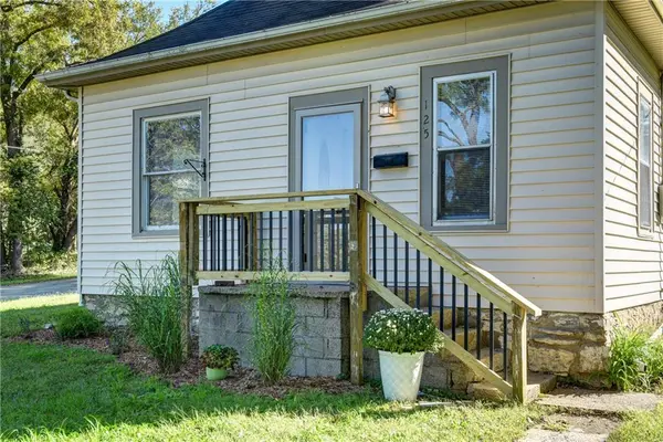 125 N Overton AVE, Independence, MO 64053