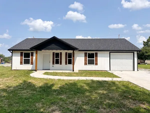 108 W Barrett AVE, Walker, MO 64790