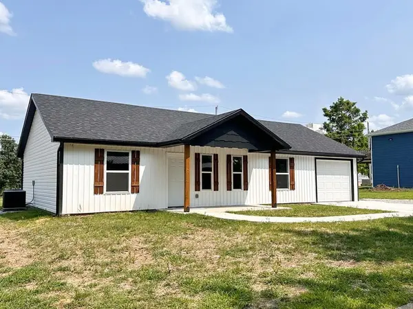 108 W Barrett AVE, Walker, MO 64790