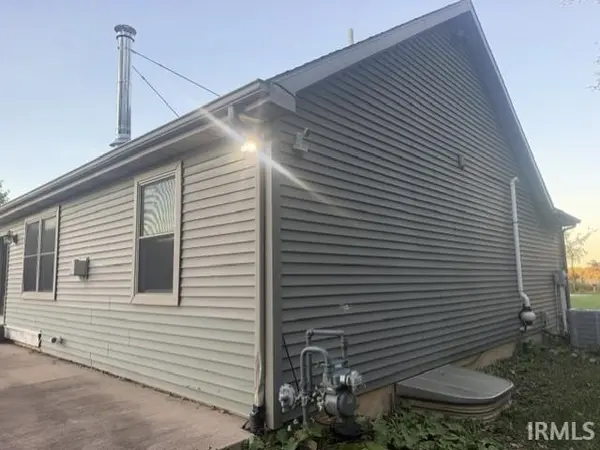 8282 N 900 East RD, New Carlisle, IN 46552-8861