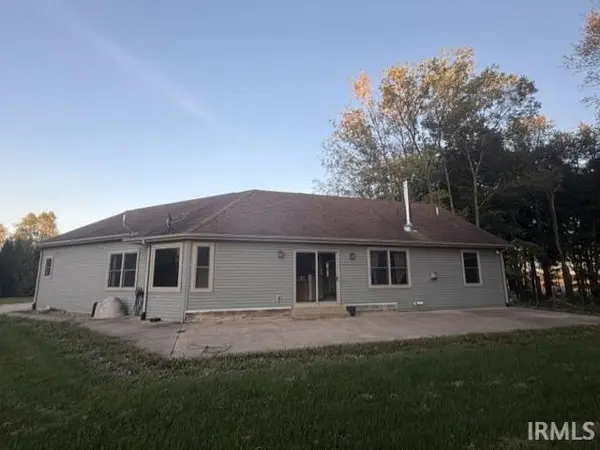 8282 N 900 East RD, New Carlisle, IN 46552-8861
