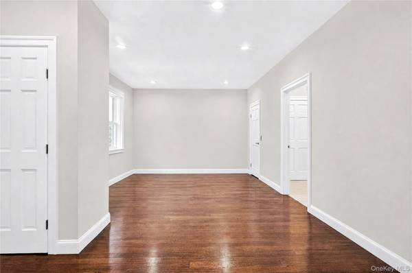 51 Bayview AVE, Great Neck, NY 11021