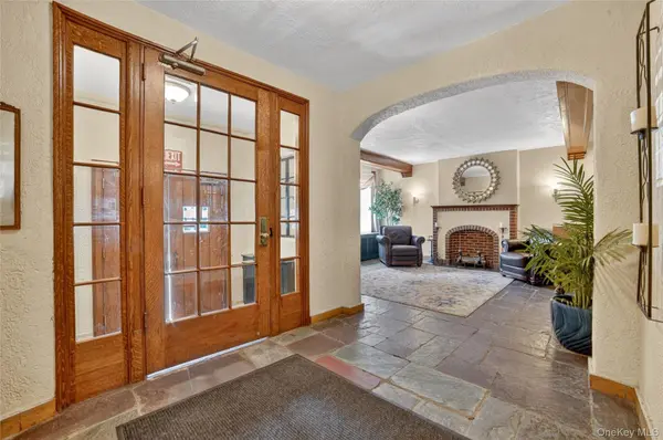 42 Pondfield RD #4F, Bronxville, NY 10708