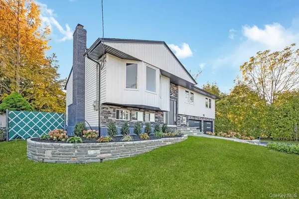 27 Clinton LN, Hicksville, NY 11801
