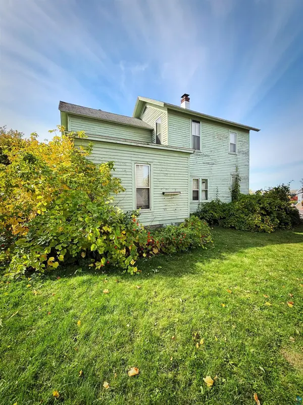 510 Lake Shore Dr W, Ashland, WI 54806