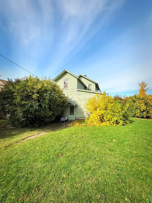 510 Lake Shore Dr W, Ashland, WI 54806