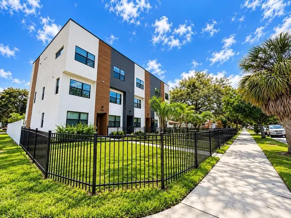 373 13TH ST N, St Petersburg, FL 33705