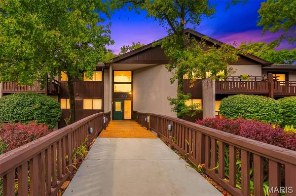 1410 Heritage LNDG #106, St Charles, MO 63303