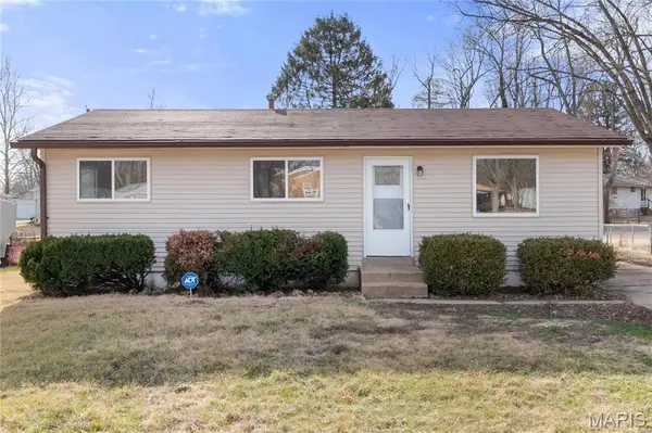 1476 Widefields LN, St Louis, MO 63138