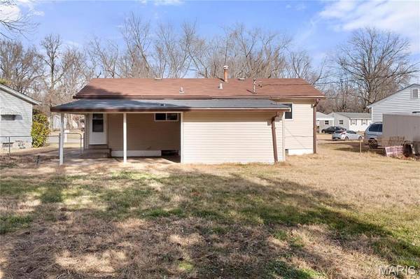 1476 Widefields LN, St Louis, MO 63138