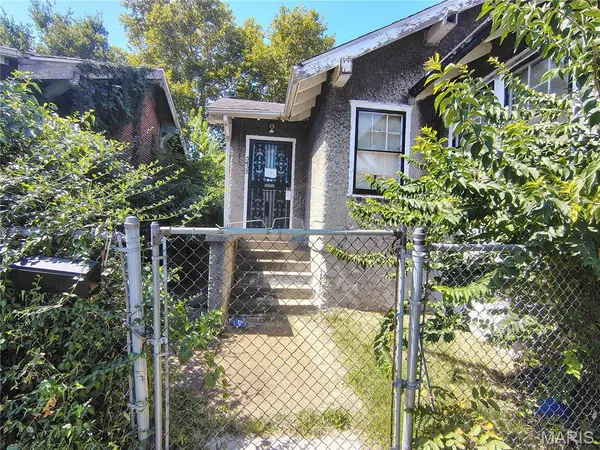 5452 W Florissant AVE, St Louis, MO 63120