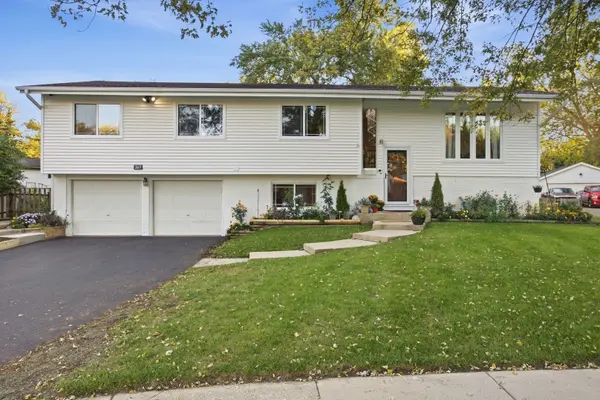 369 Coventry CT S, Crystal Lake, IL 60014