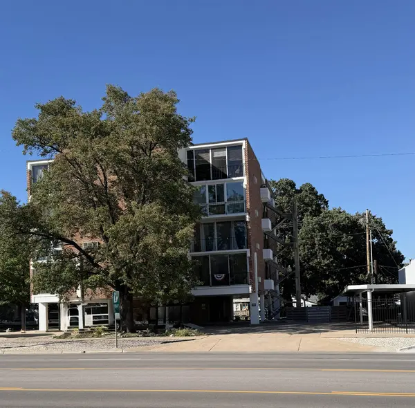 330 W Central Ave, El Dorado, KS 67042