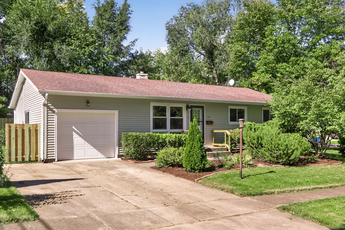 324 Birchwood LN, Dekalb, IL 60115