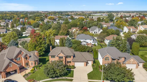 1039 Wellington CT, Sycamore, IL 60178