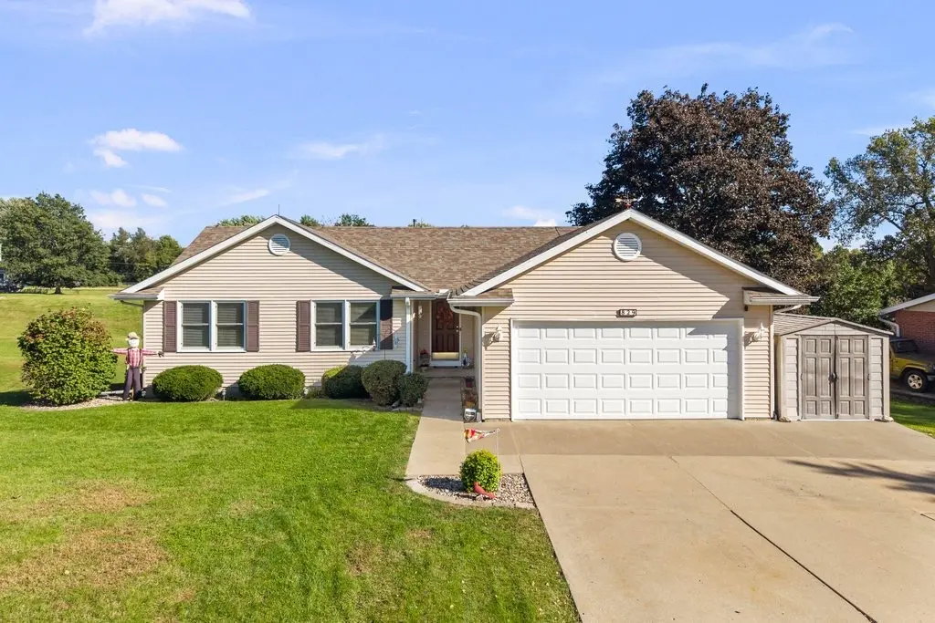 829 Fyre Lake DR, Sherrard, IL 61281