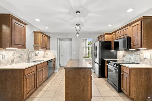 1009 Brierwood DR, Manhattan, KS 66502