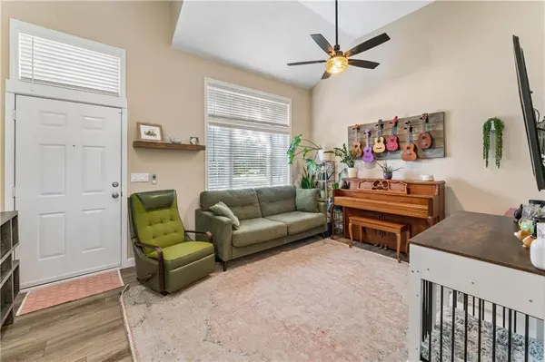 15785 S Locust ST, Olathe, KS 66062