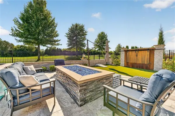 4316 S Stone Canyon DR, Blue Springs, MO 64015
