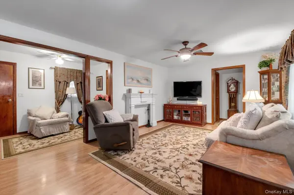 135 Centre AVE, Lindenhurst, NY 11757