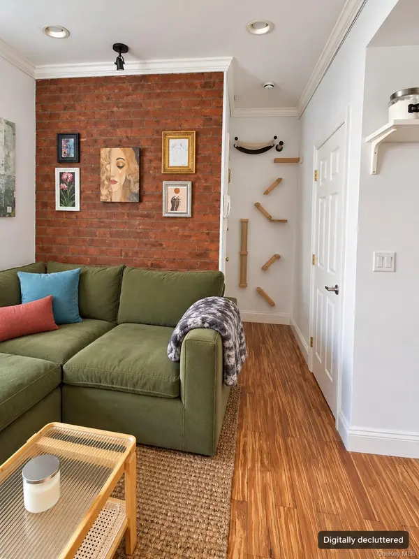 21-15 33st #4, Astoria, NY 11105