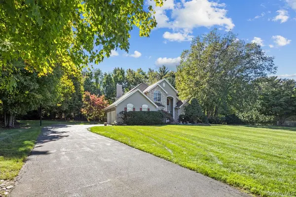 7 Birdie DR, Suffern, NY 10901