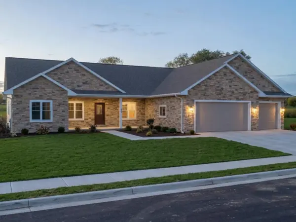 550 ROYAL ST PATS DR, Wrightstown, WI 54180