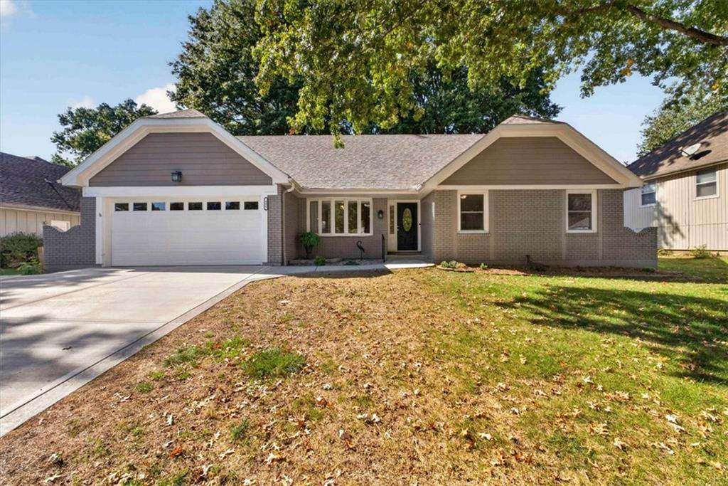 406 SE Richardson PL, Lee's Summit, MO 64063